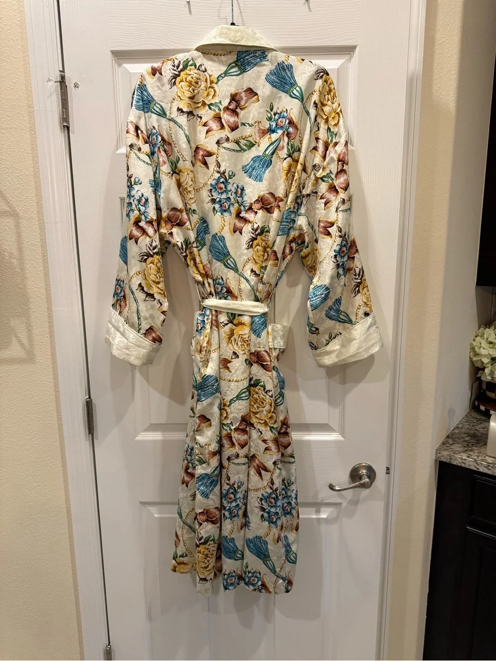 Vintage Victoria's Secret Cream Floral Satin Robe with Teal & Gold Accents - Picture 2 of 9